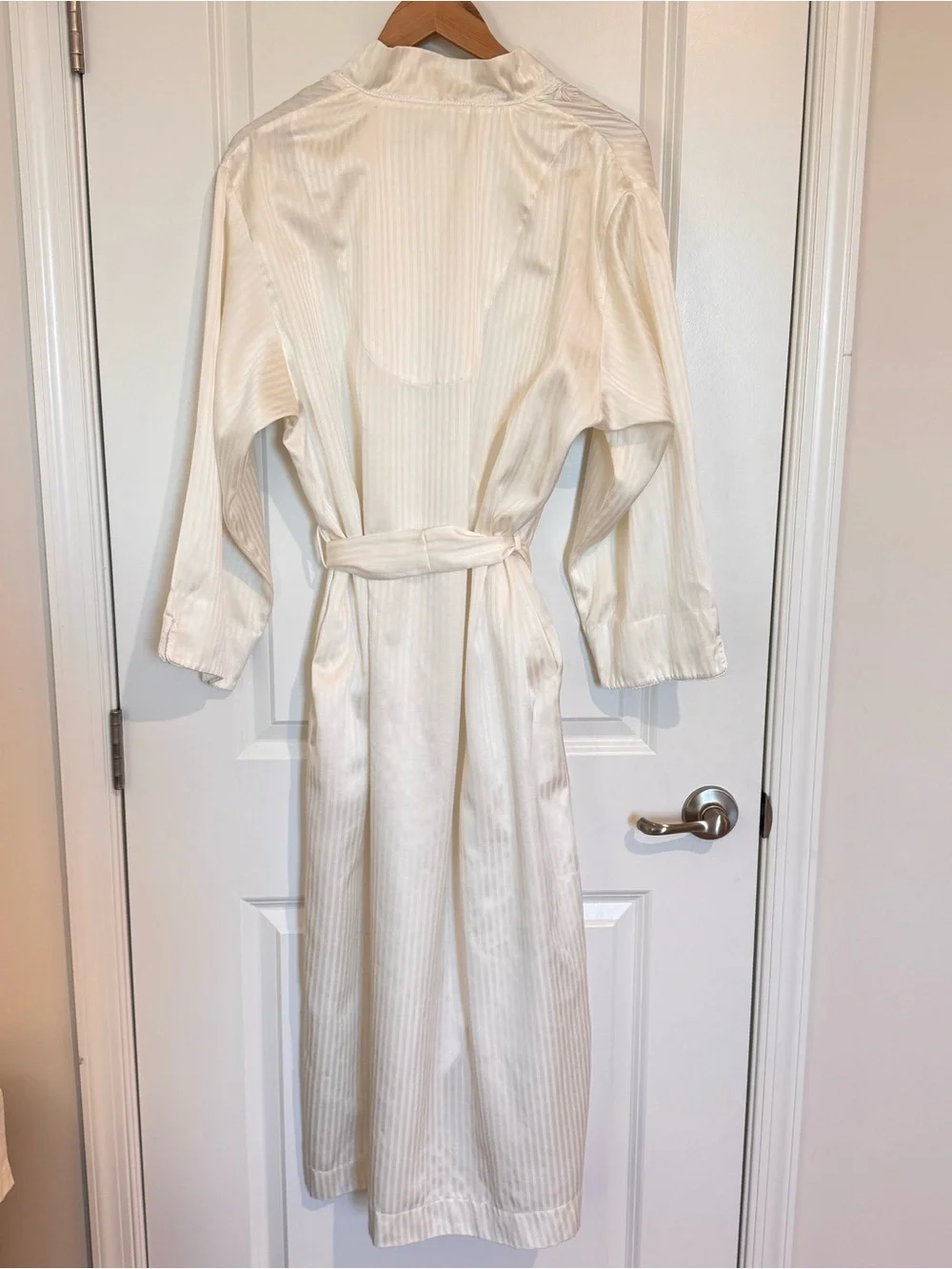 VTG Oscar De La Renta White Satin Stripe Floral Embroidered Robe Tie Waist Sz M